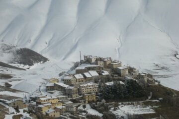 Snowshoe hike Umbria