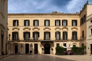 Patria Palace entrance