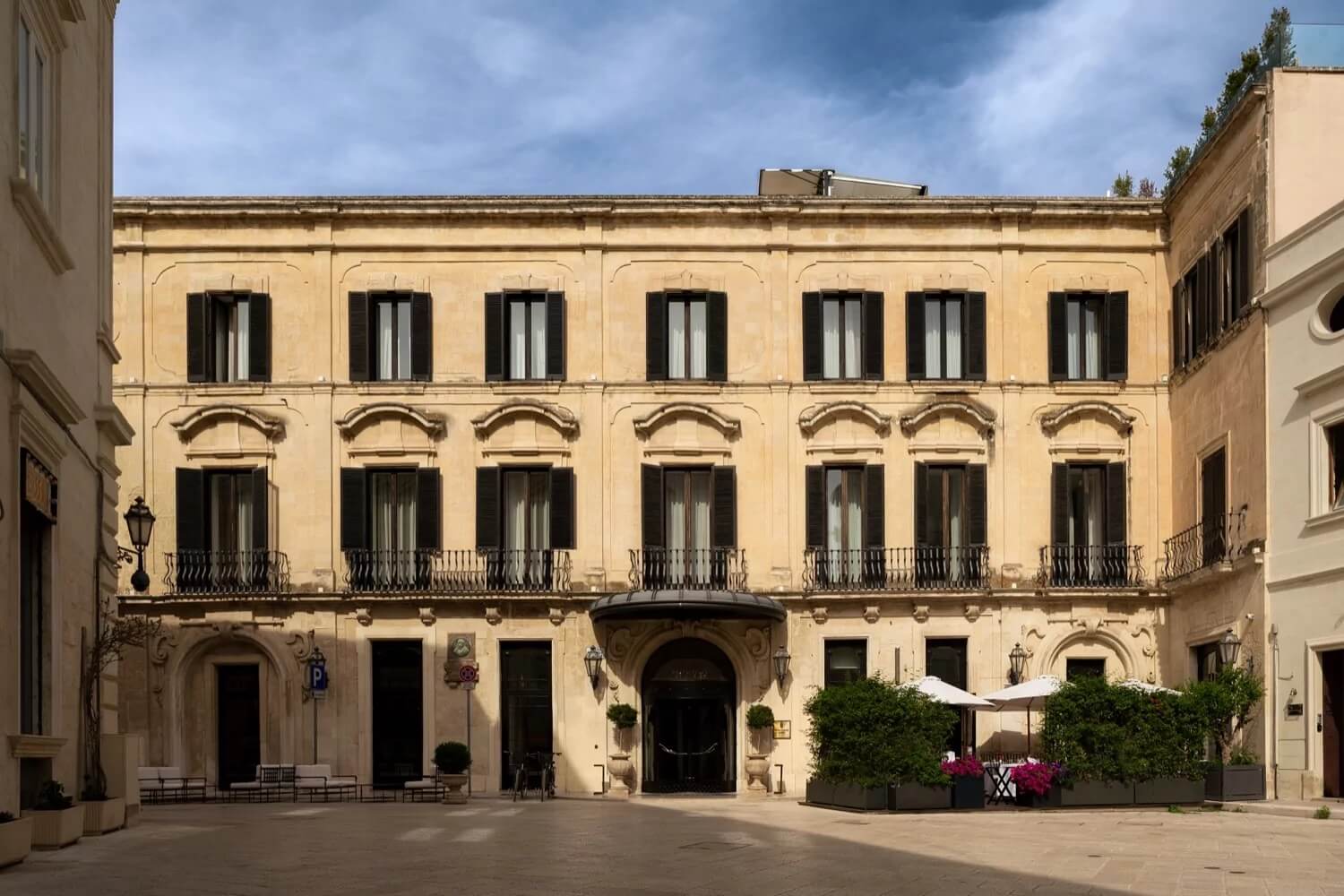 Patria Palace entrance